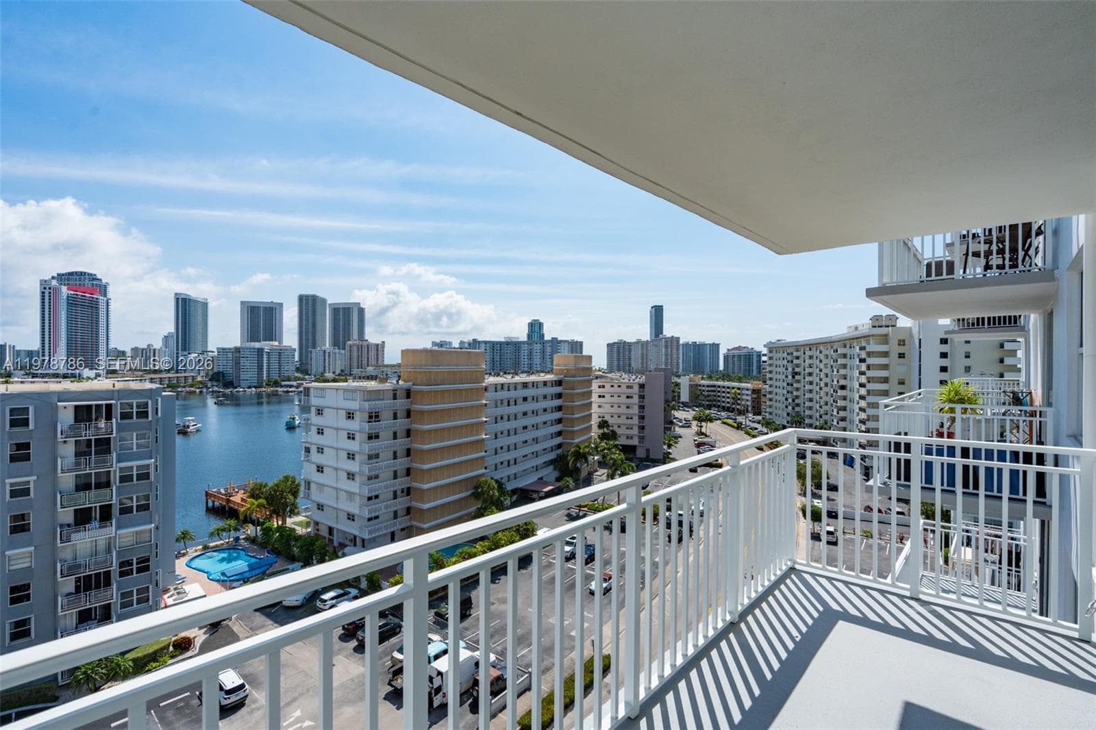 427 Golden Isles Dr 9G photo 3