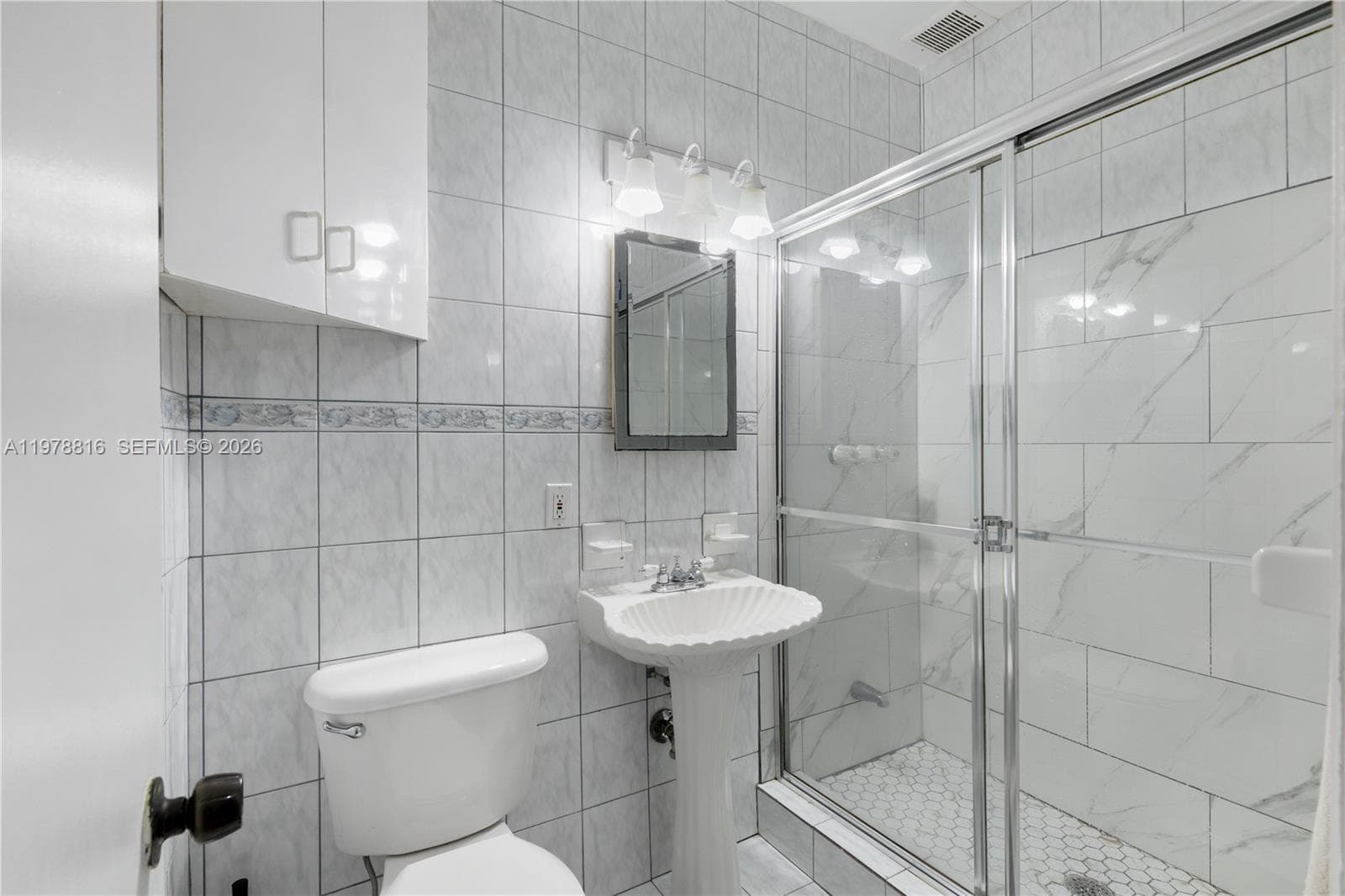 2445 Lake Pancoast Dr J photo 2