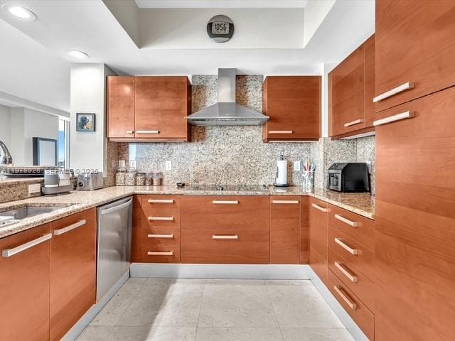 3535 OCEAN DR 905 photo 19