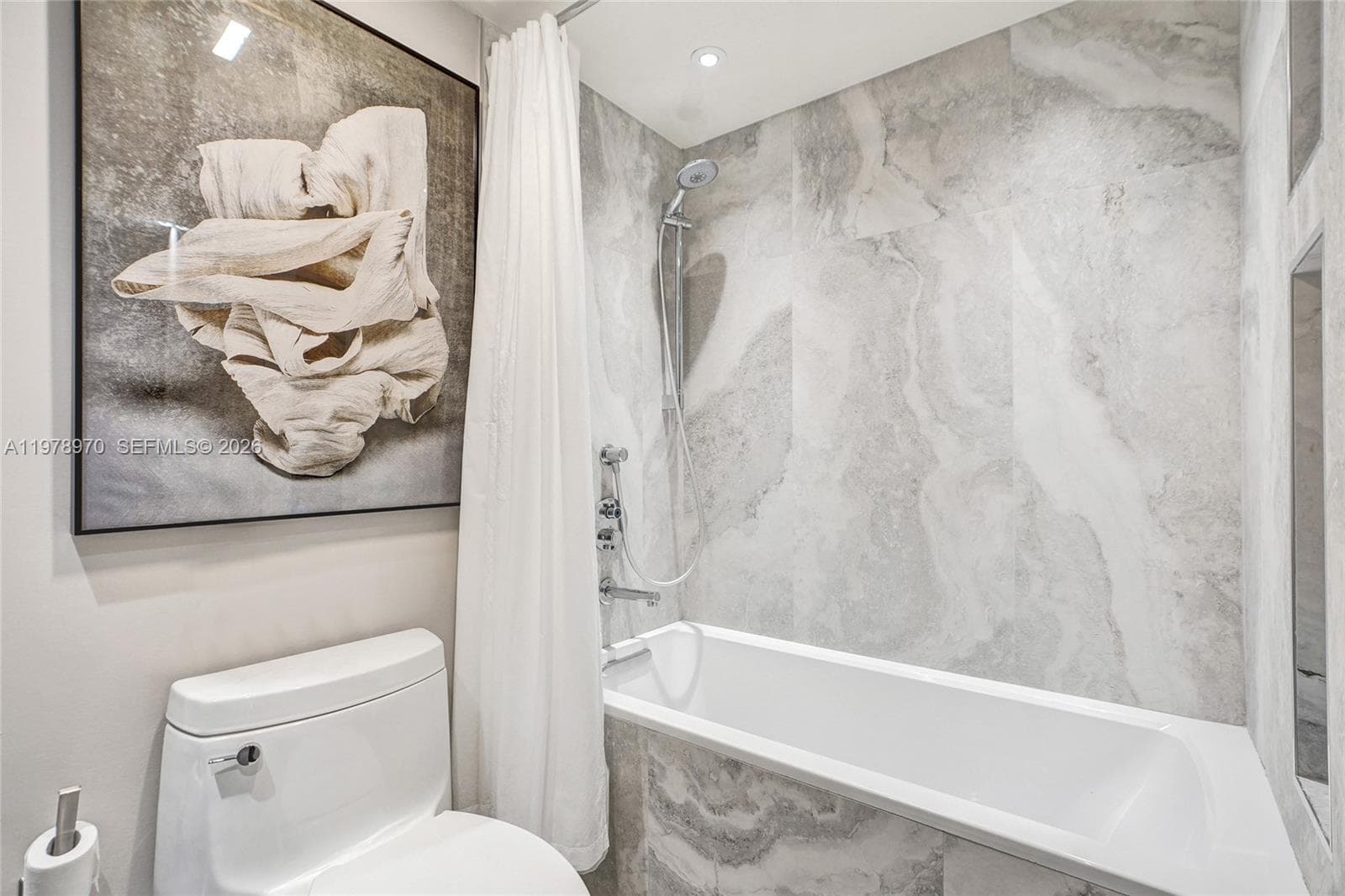 300 Bayview Dr 205 photo 24