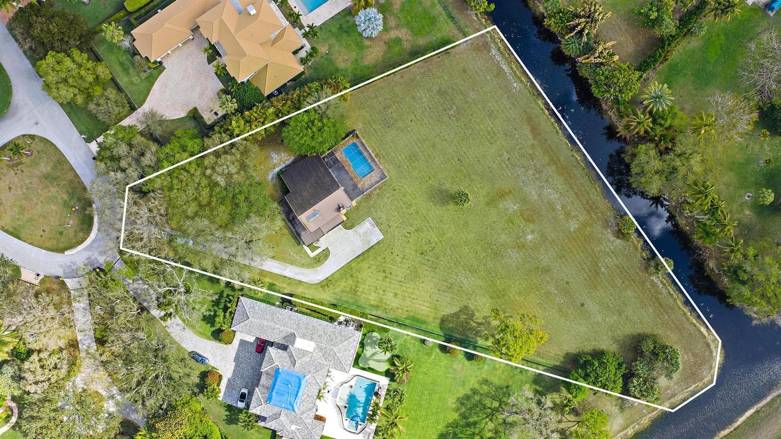 8090 Native Dancer Road E photo 1