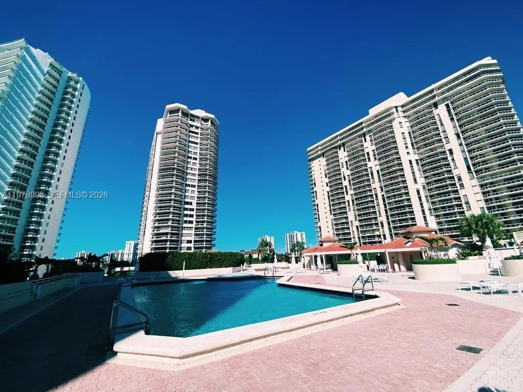 20185 E Country Club Dr TS-3 photo 17