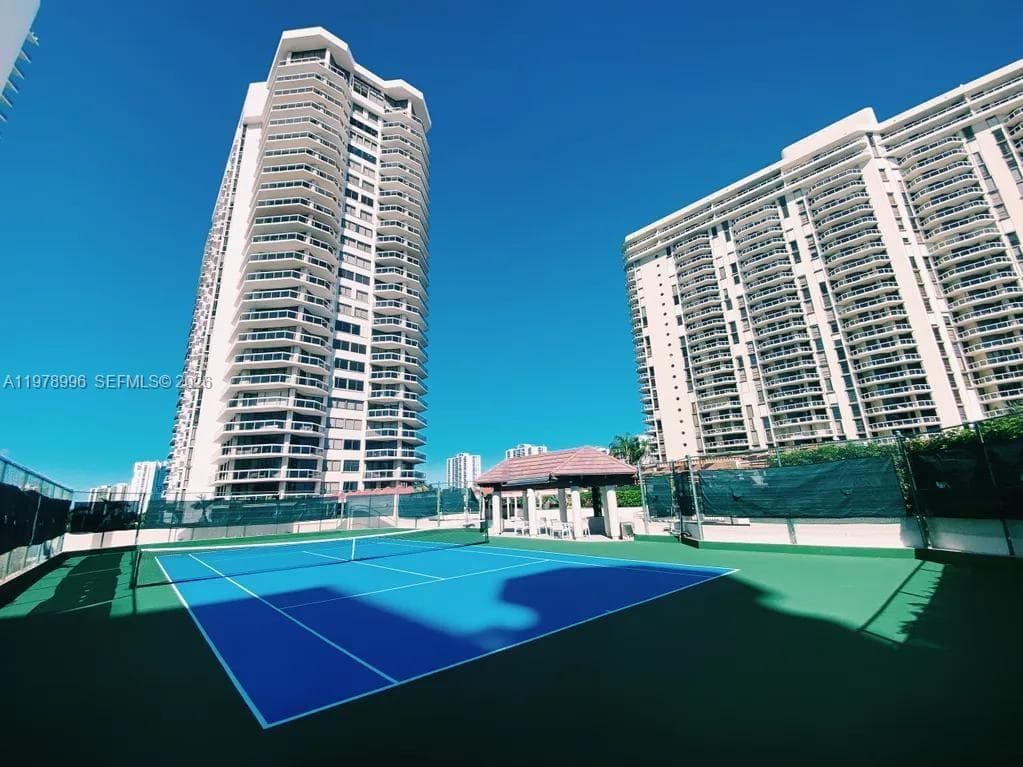 20185 E Country Club Dr TS-3 photo 18