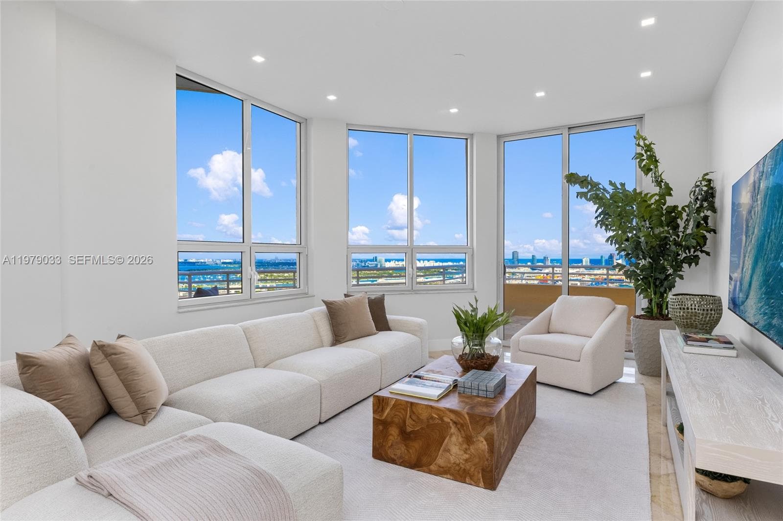 808 Brickell Key Dr 3901 photo 2