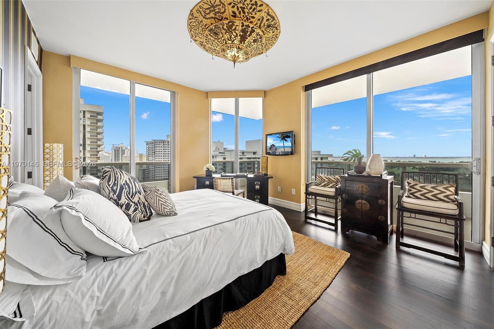 5801 Collins Ave PH1600 photo 11