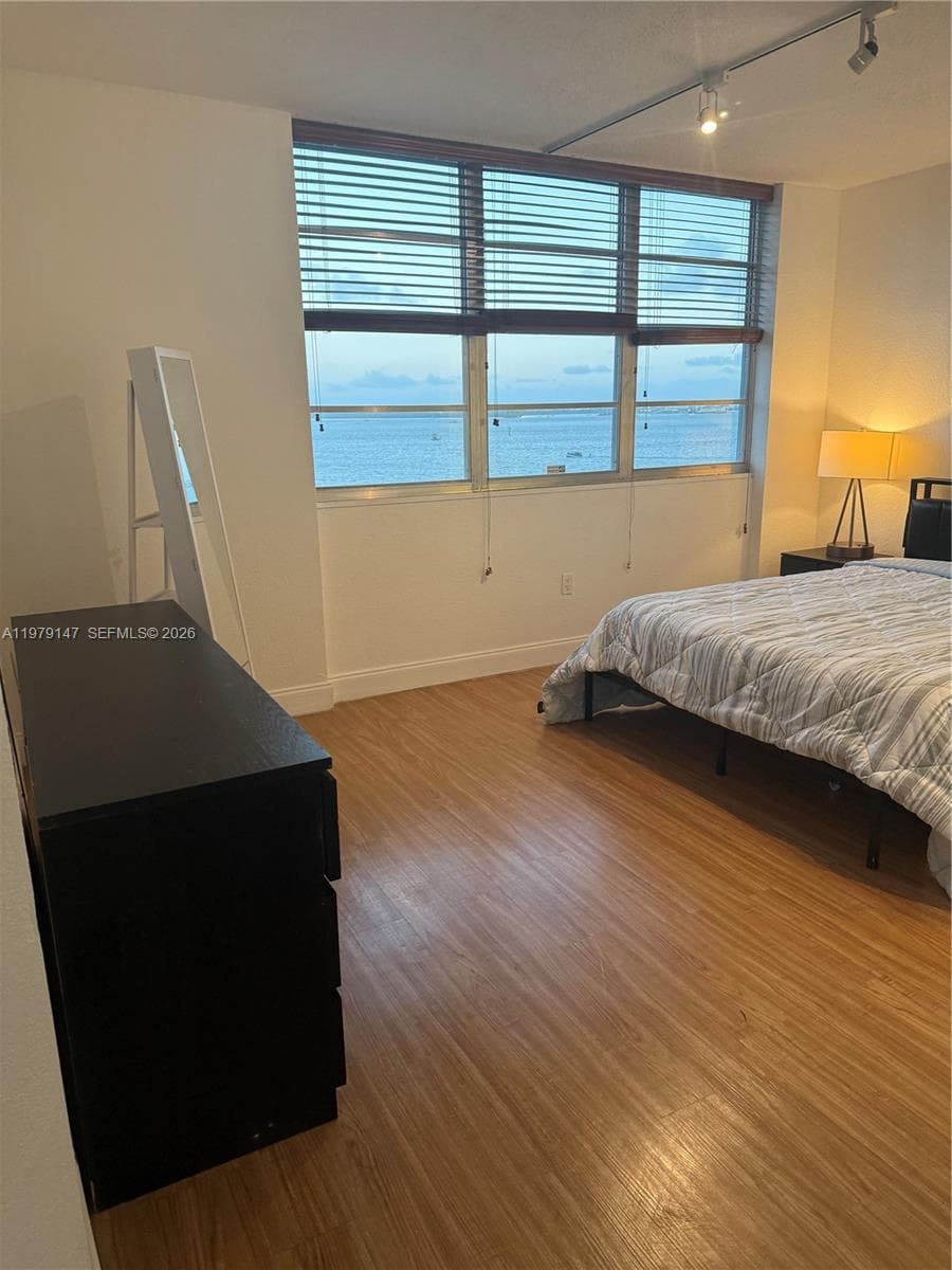 801 Brickell Bay Dr 470 photo 6