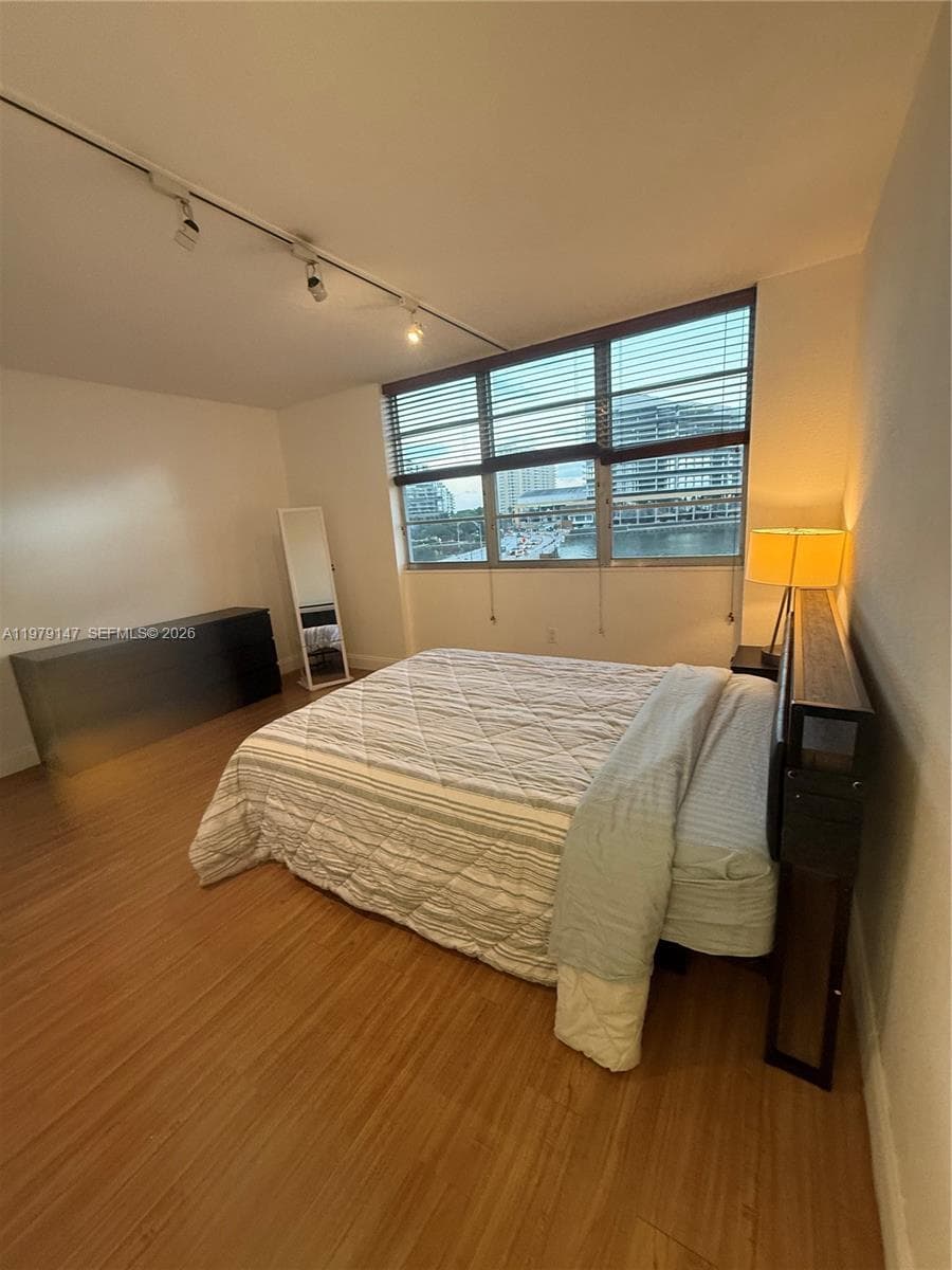 801 Brickell Bay Dr 470 photo 8