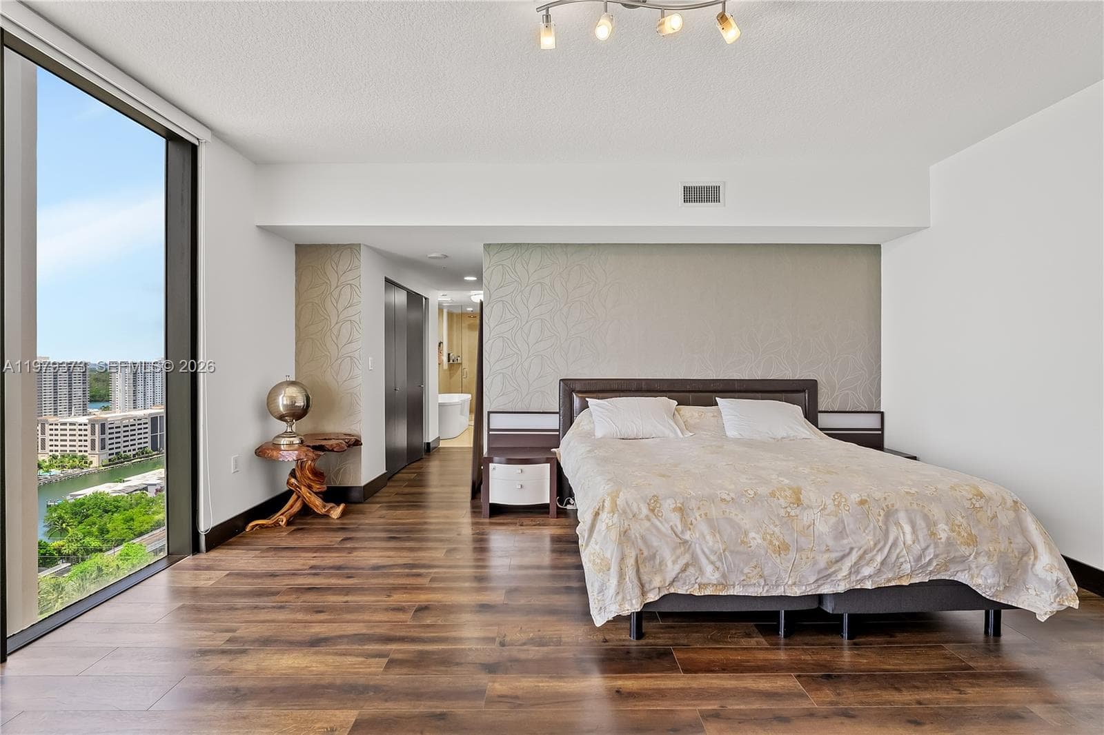 16275 Collins Ave 2101 photo 19