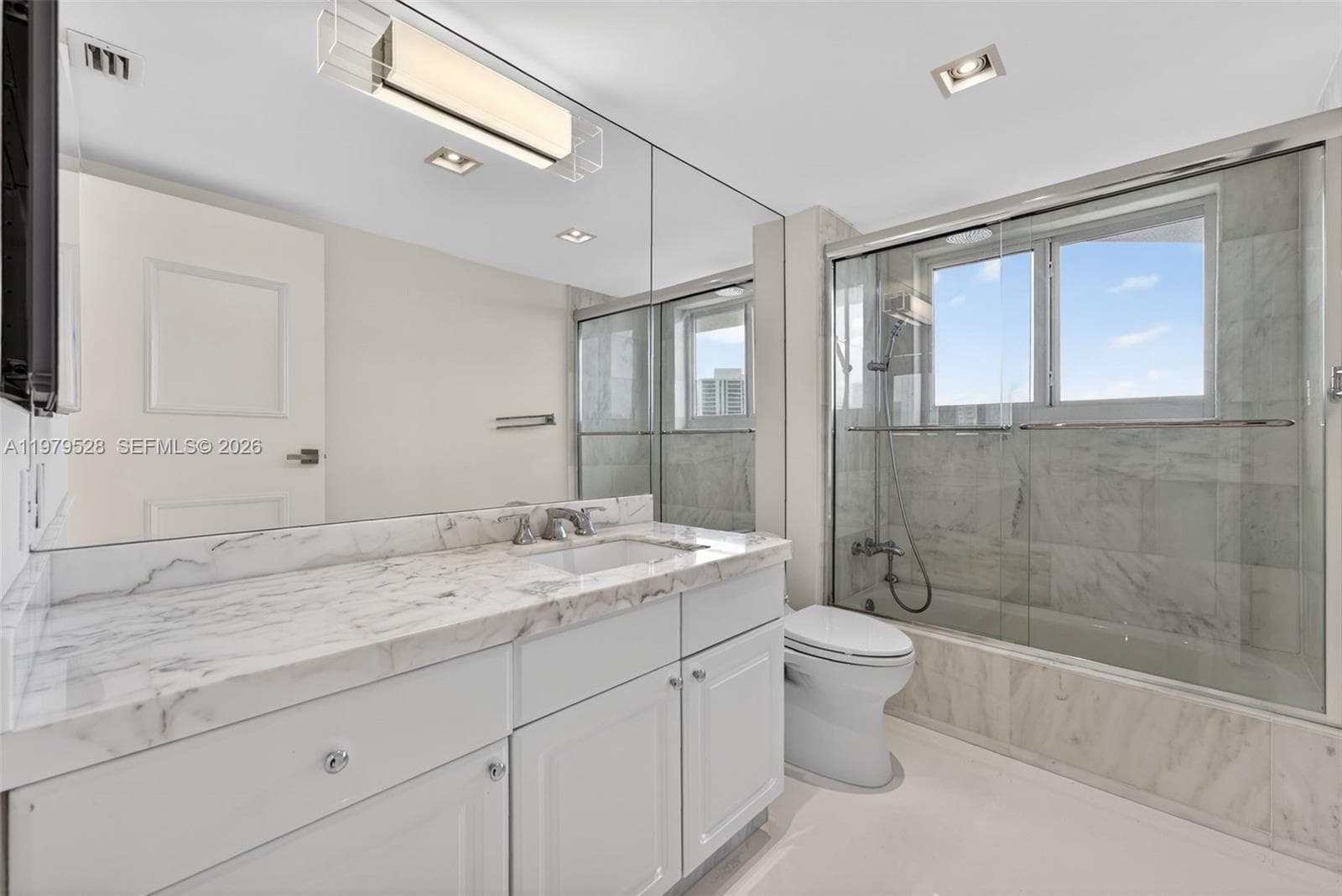 3600 Yacht Club Dr 1802 photo 15