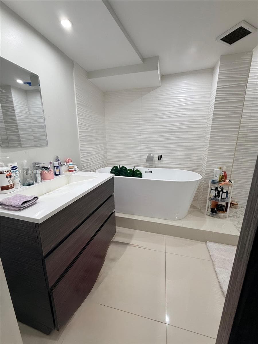 6039 Collins Ave 635 photo 6