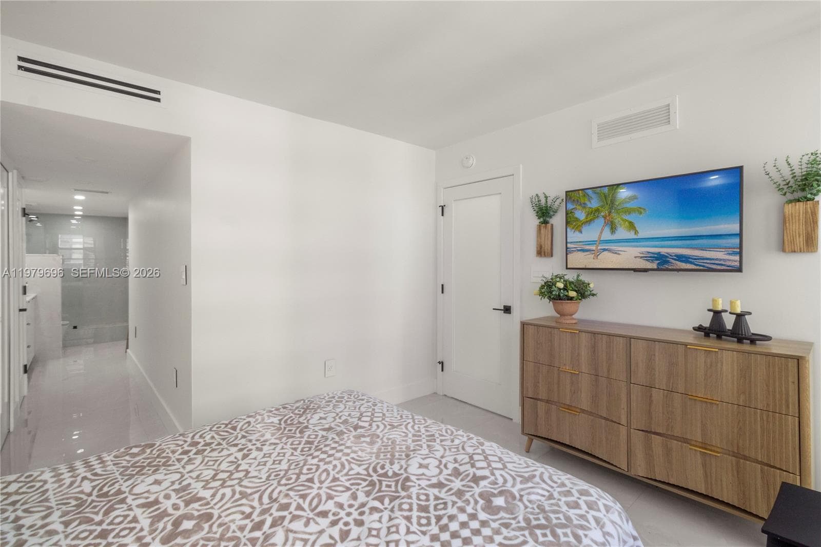 5701 Collins Ave 1619 photo 24