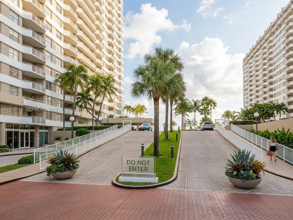 1985 Ocean Dr 2B photo 2