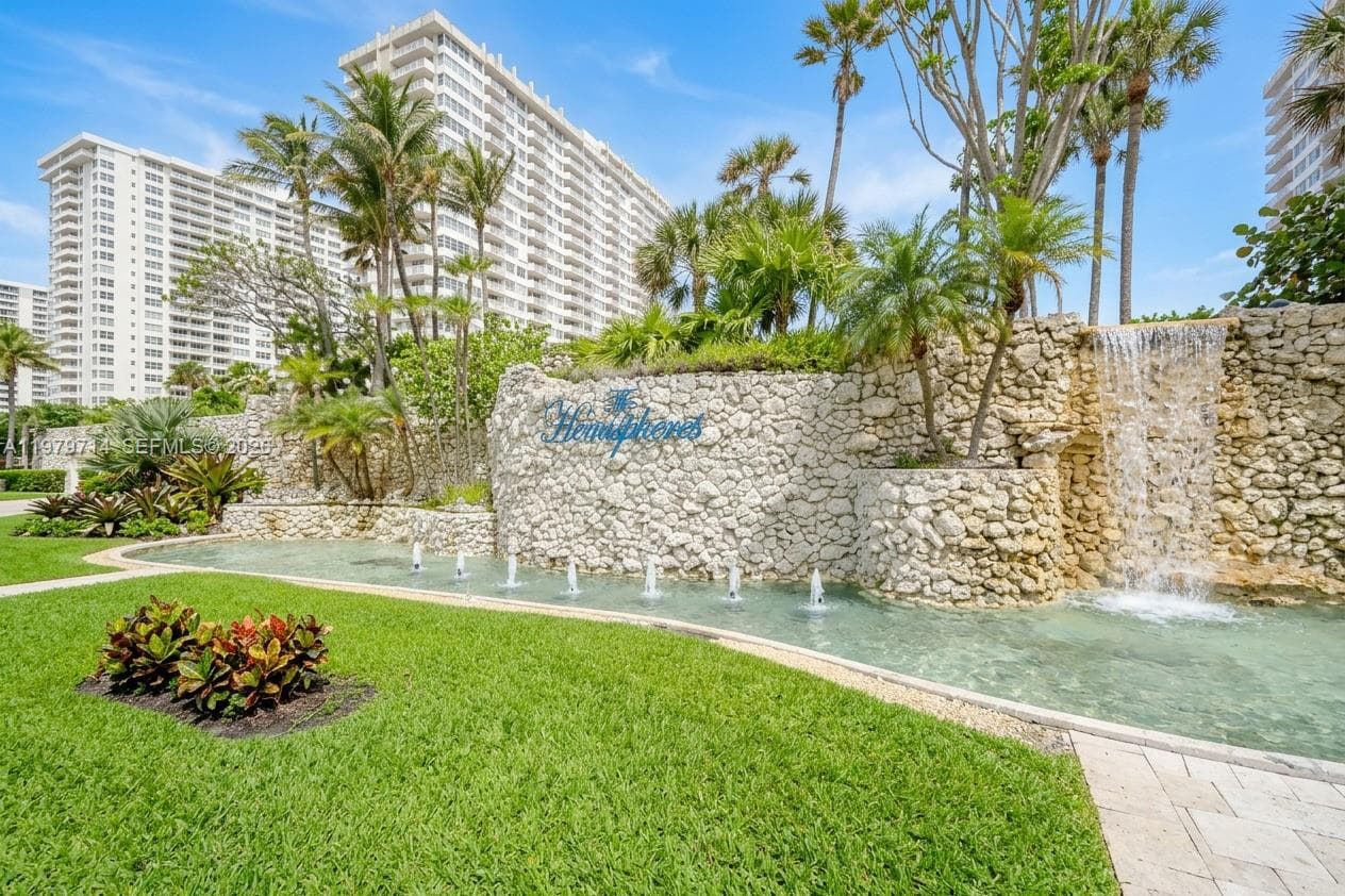 1985 Ocean Dr 2B photo 1
