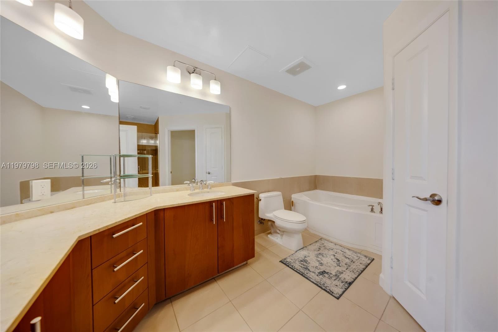 1945 Ocean Dr 714 photo 7