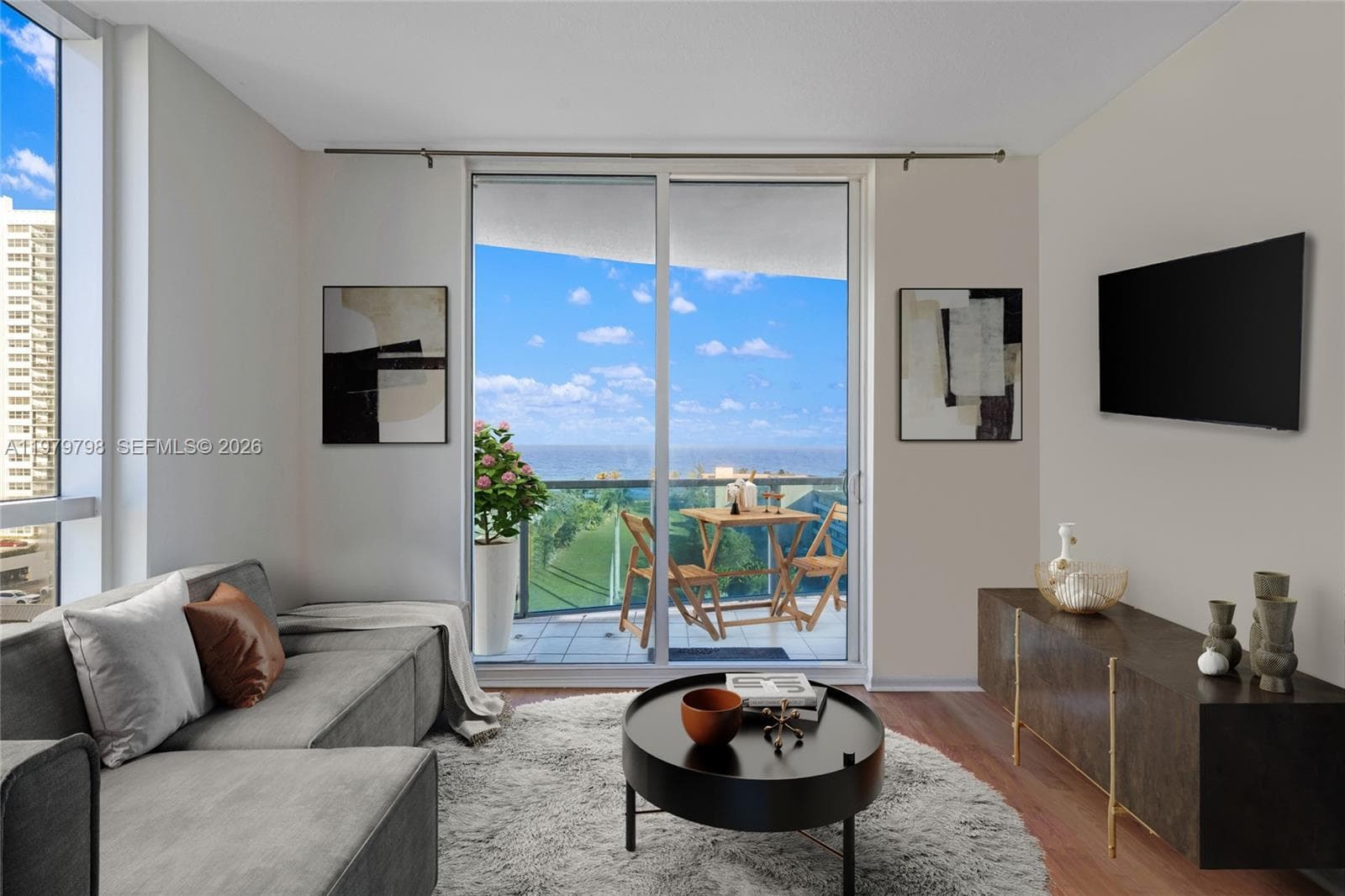 1945 Ocean Dr 714 photo 3