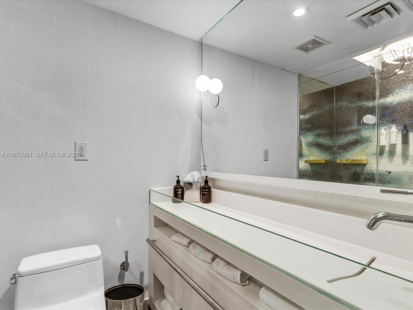 1100 West Ave 1414 photo 16