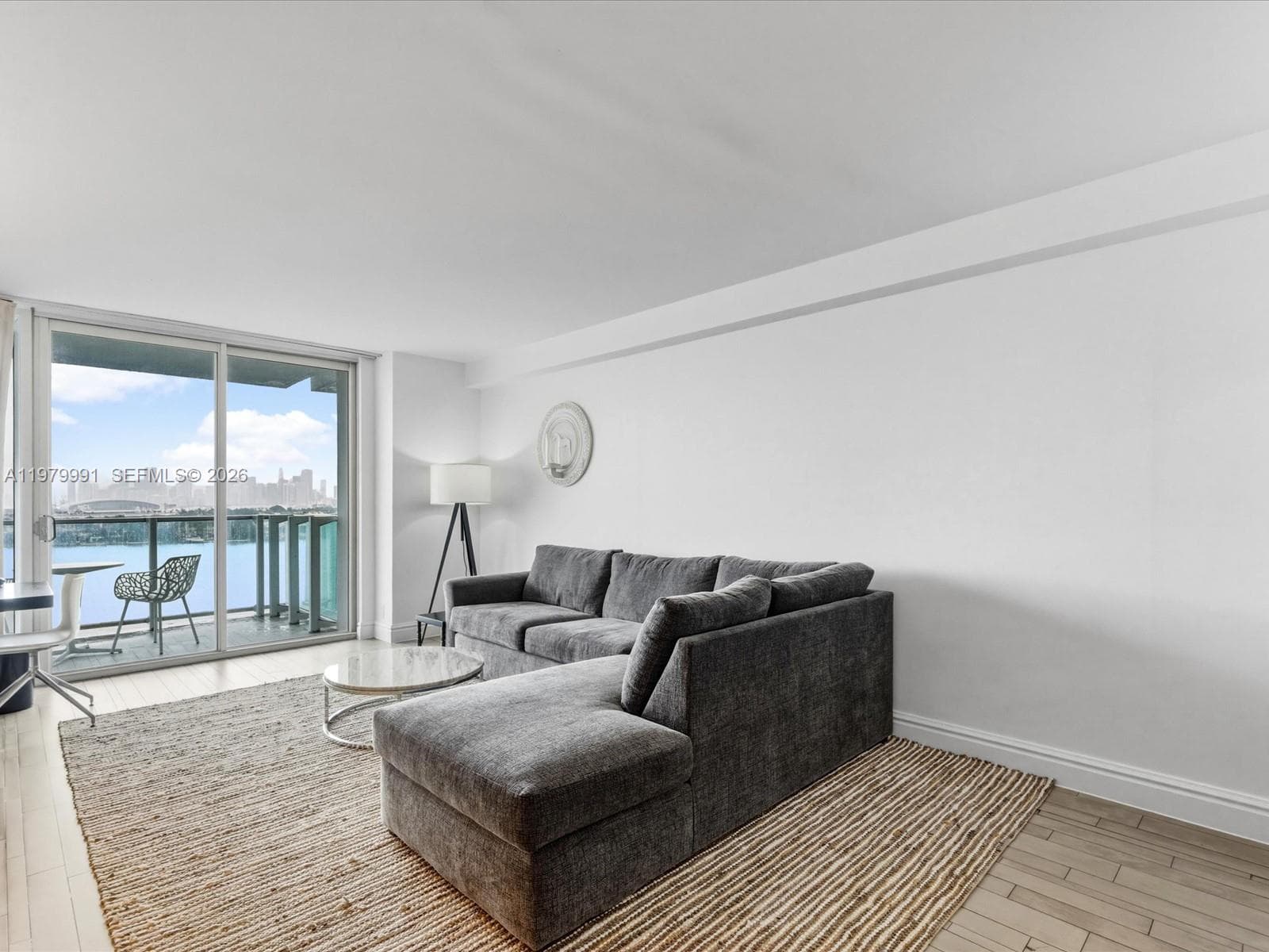 1100 West Ave 1414 photo 3
