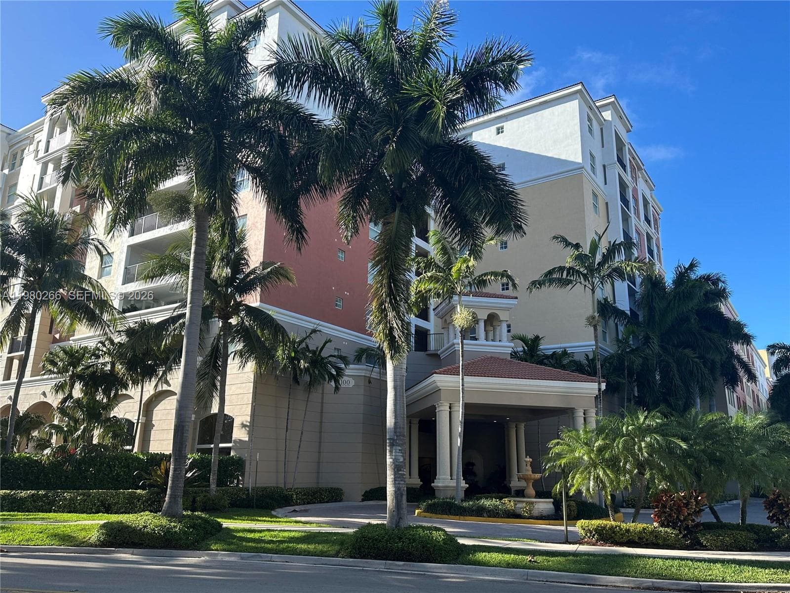 17100 N Bay Rd 1904 photo 1