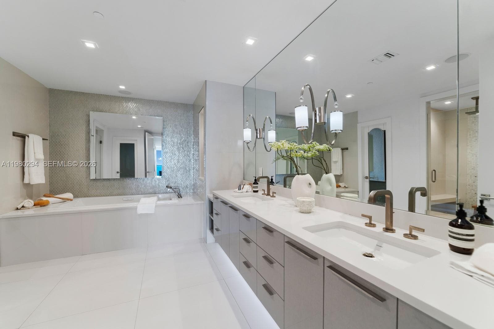 5959 Collins Ave 1606 photo 17