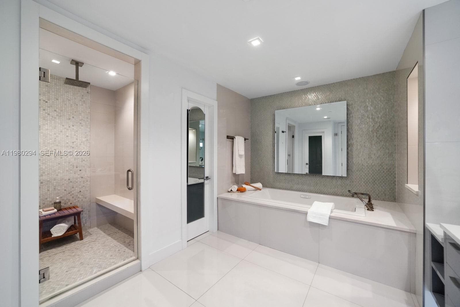 5959 Collins Ave 1606 photo 18