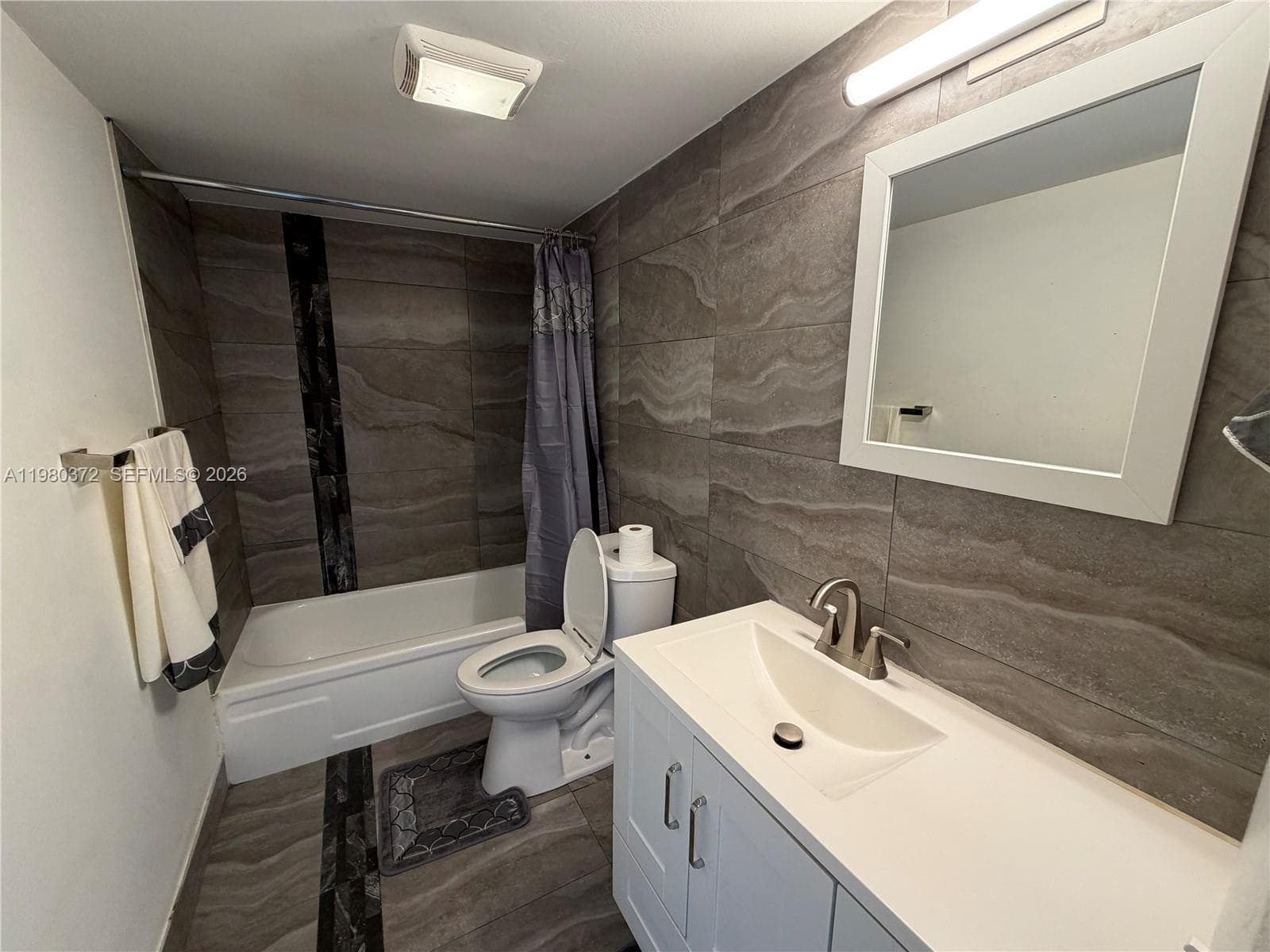 1400 54th St 205 photo 23