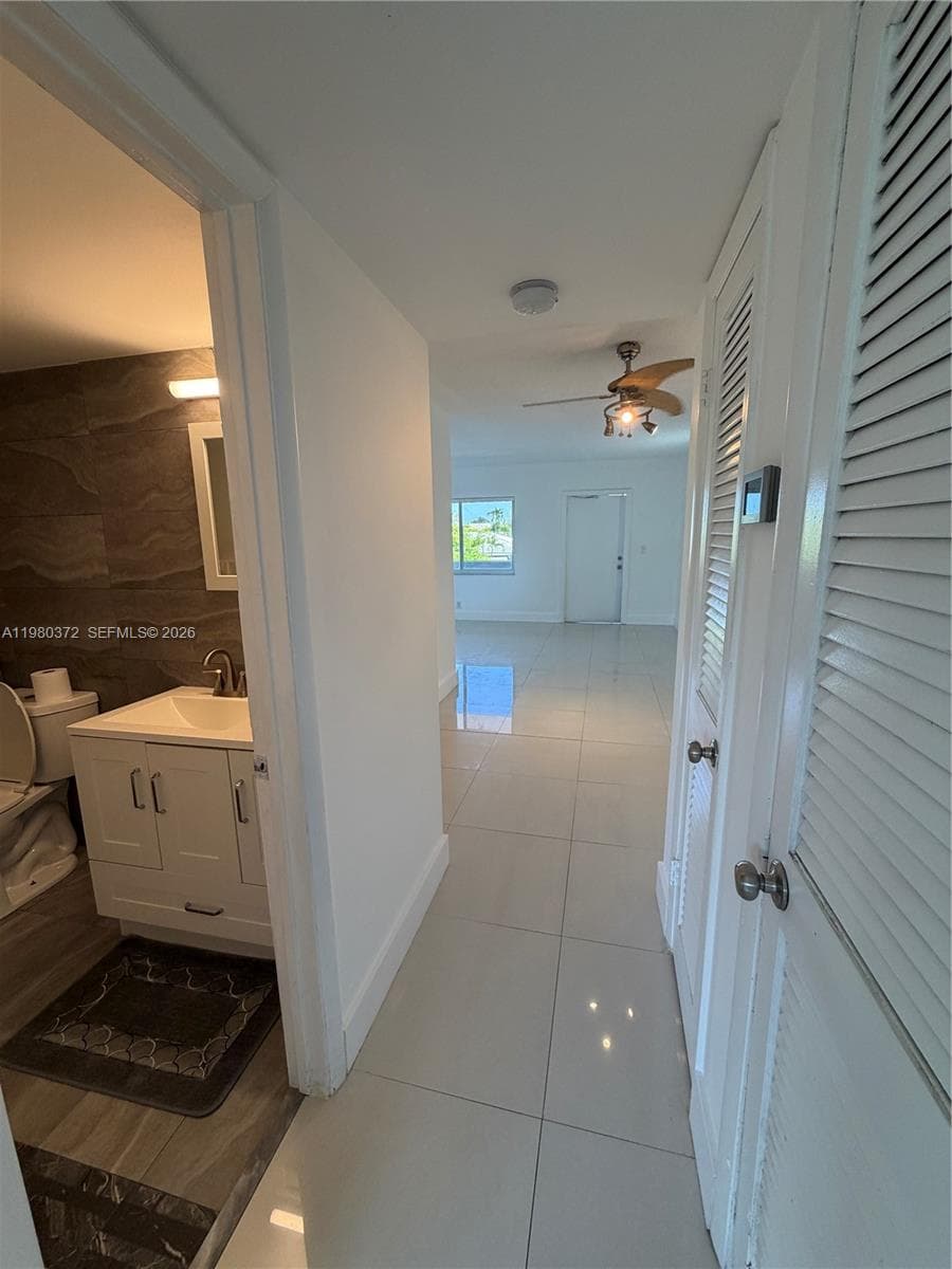 1400 54th St 205 photo 25