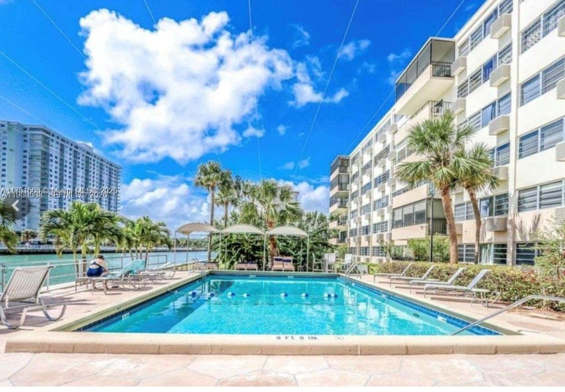 220 Kings Point Dr 106 photo 1