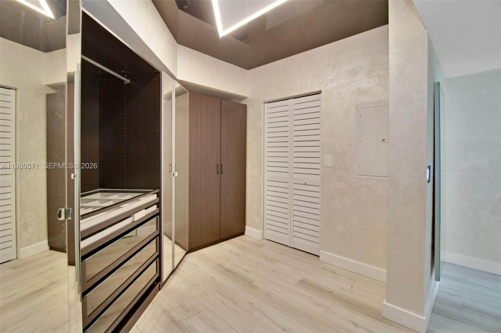 16699 Collins Ave 2002 photo 18