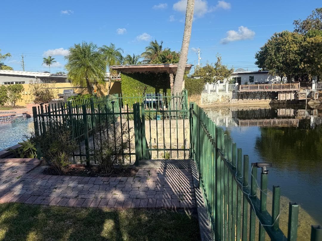 10720 43rd Ln photo 7