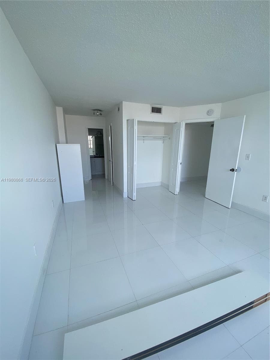 2780 NE 183rd St 909 photo 9