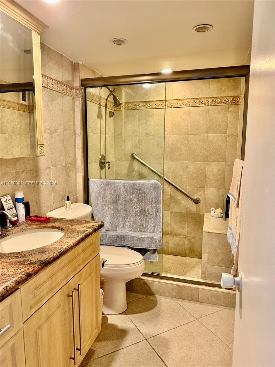 5005 Collins Ave 304 photo 5