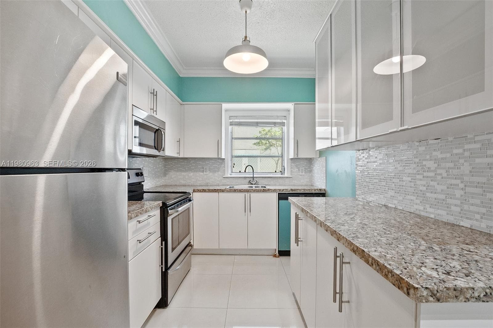 2200 Ocean Dr N103 photo 2