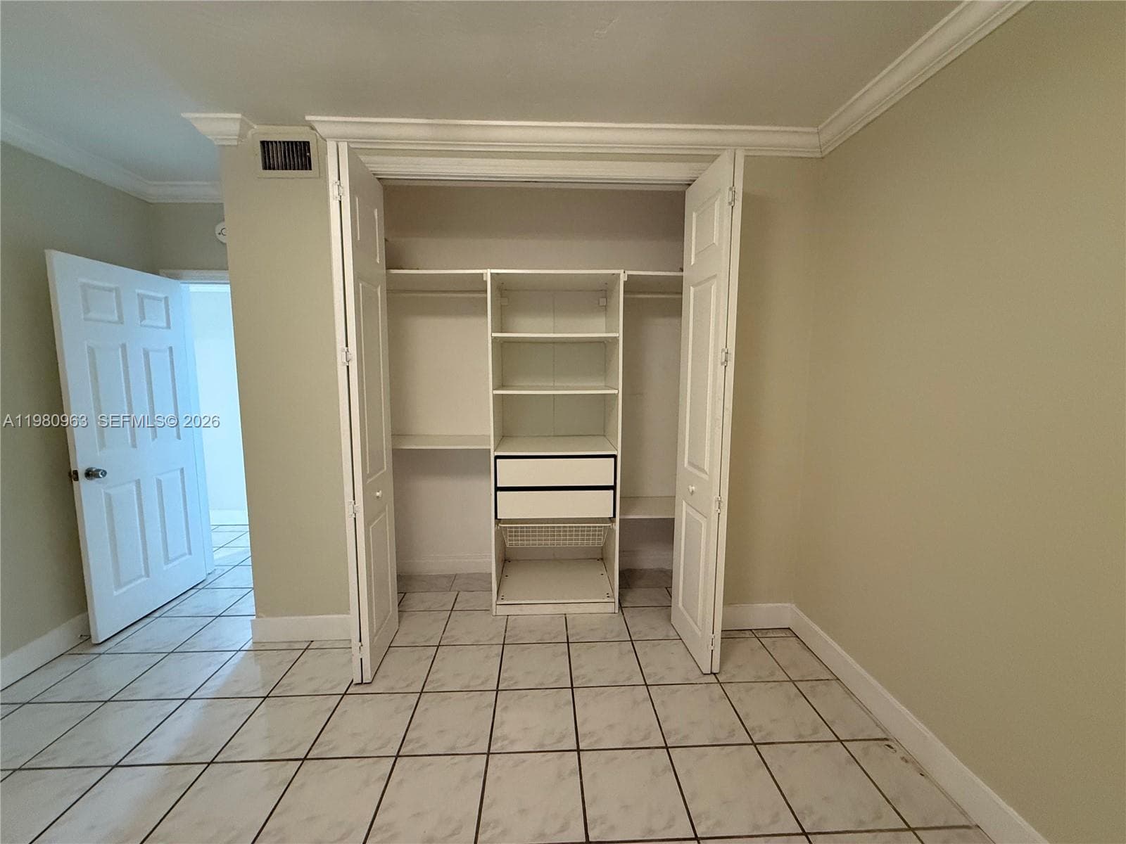 2200 Ocean Dr N103 photo 18
