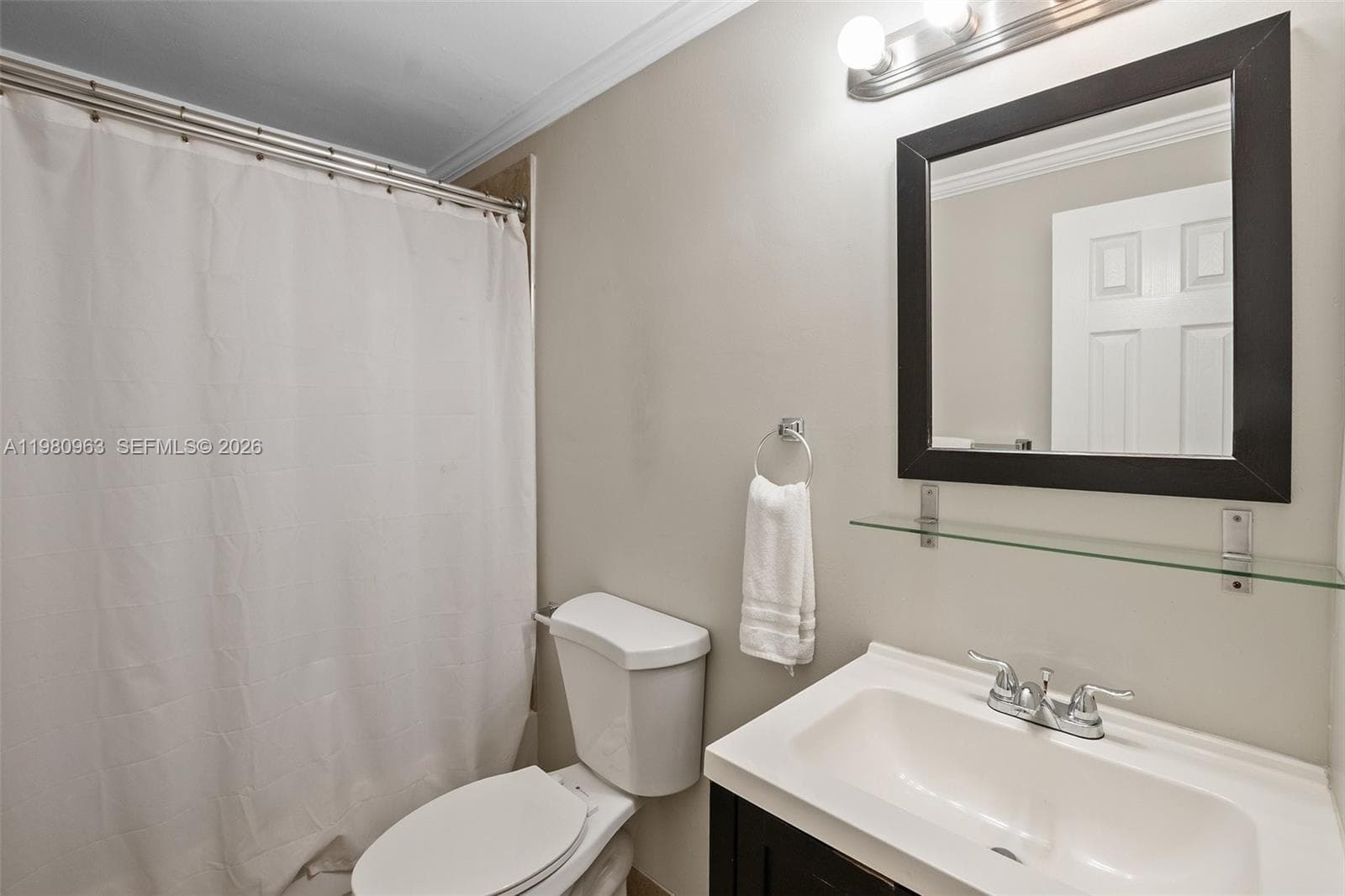 2200 Ocean Dr N103 photo 21