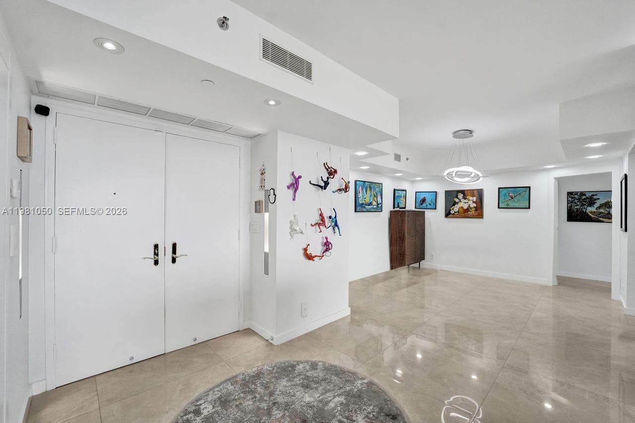 20281 Country Club Dr 2209 photo 13