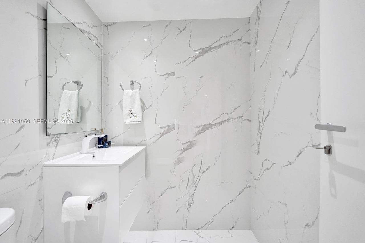 20281 Country Club Dr 2209 photo 17