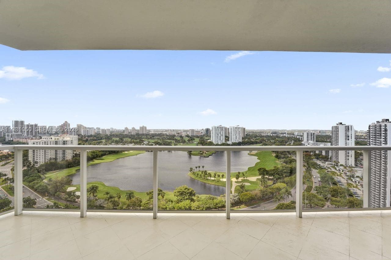 20281 Country Club Dr 2209 photo 3