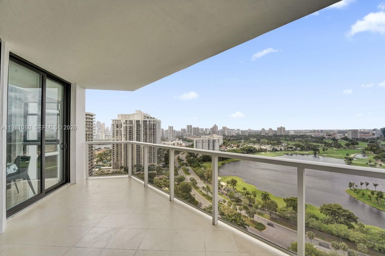 20281 Country Club Dr 2209 photo 5