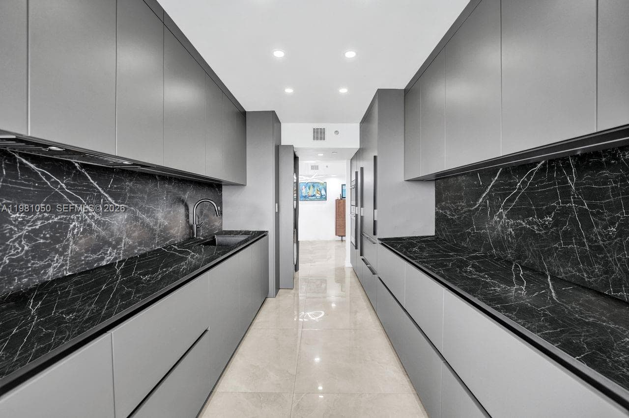 20281 Country Club Dr 2209 photo 24