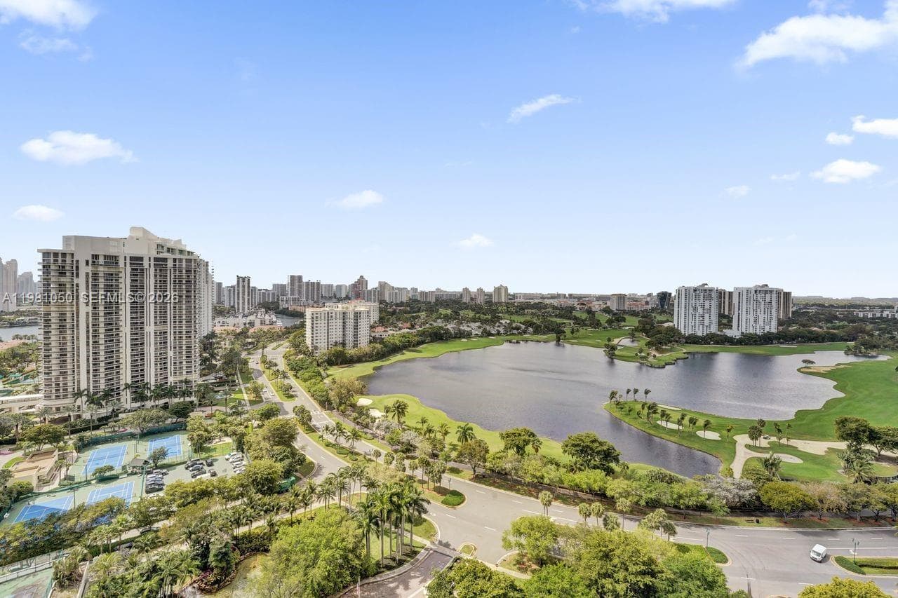 20281 Country Club Dr 2209 photo 4