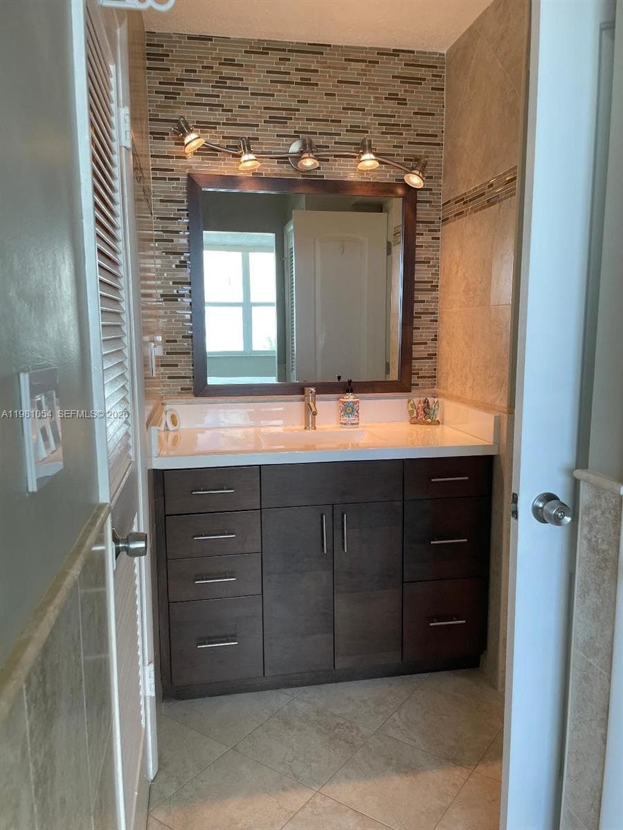 1410 S Ocean Dr 402 photo 13