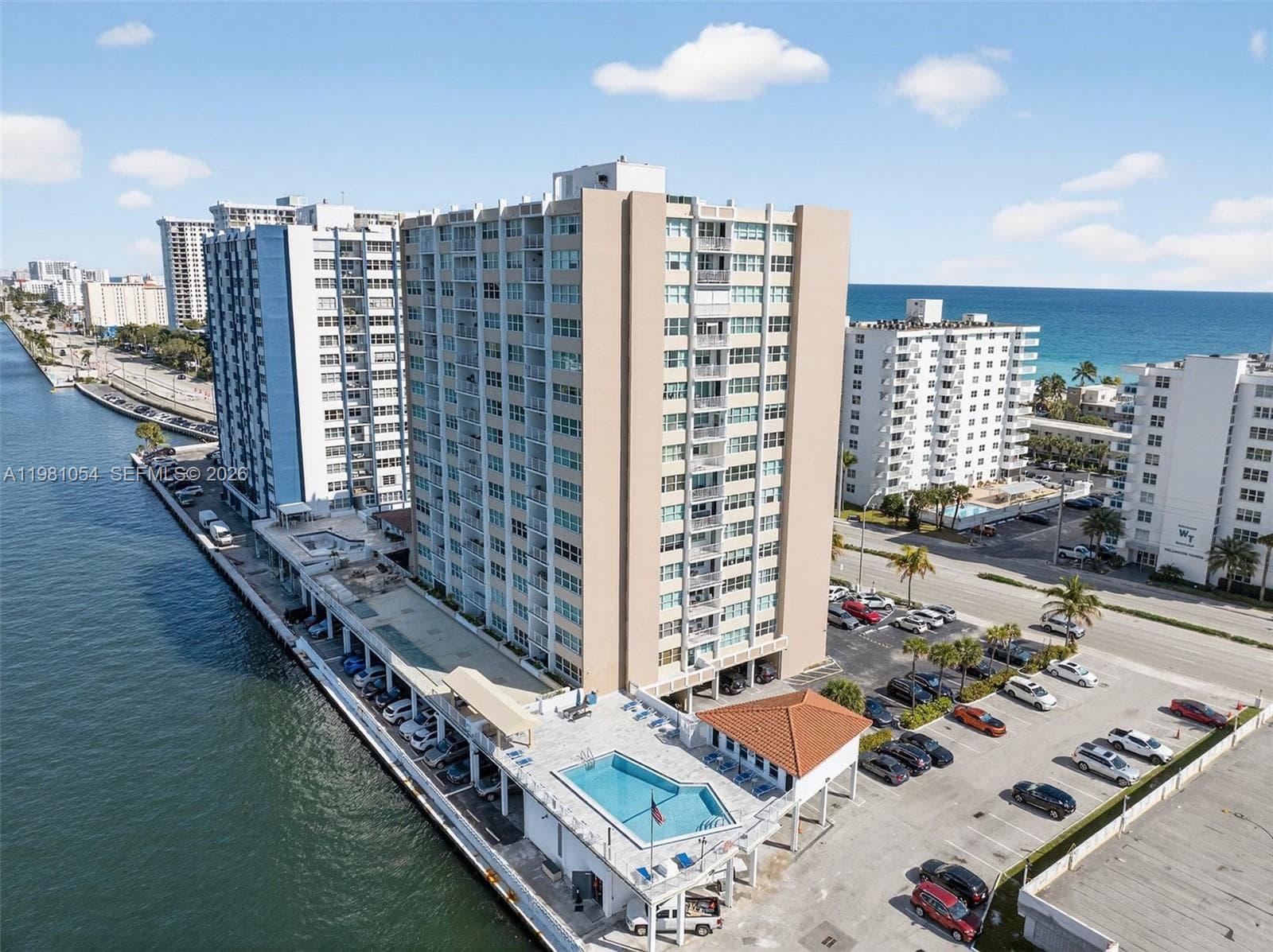 1410 S Ocean Dr 402 photo 17