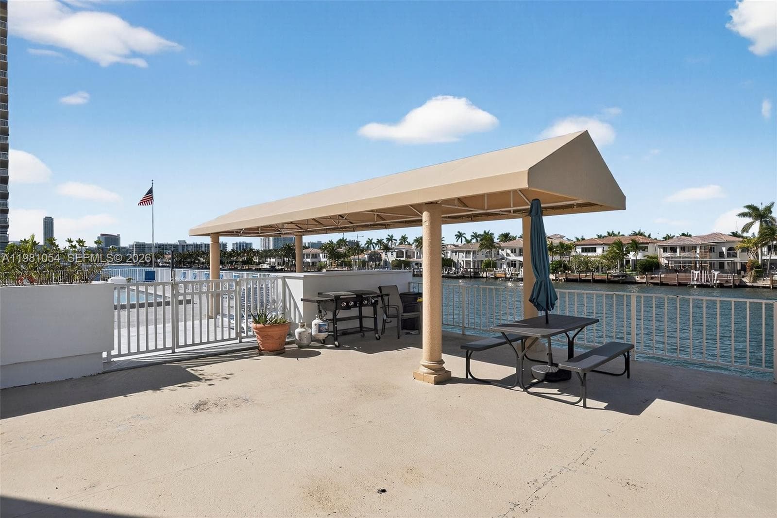 1410 S Ocean Dr 402 photo 20