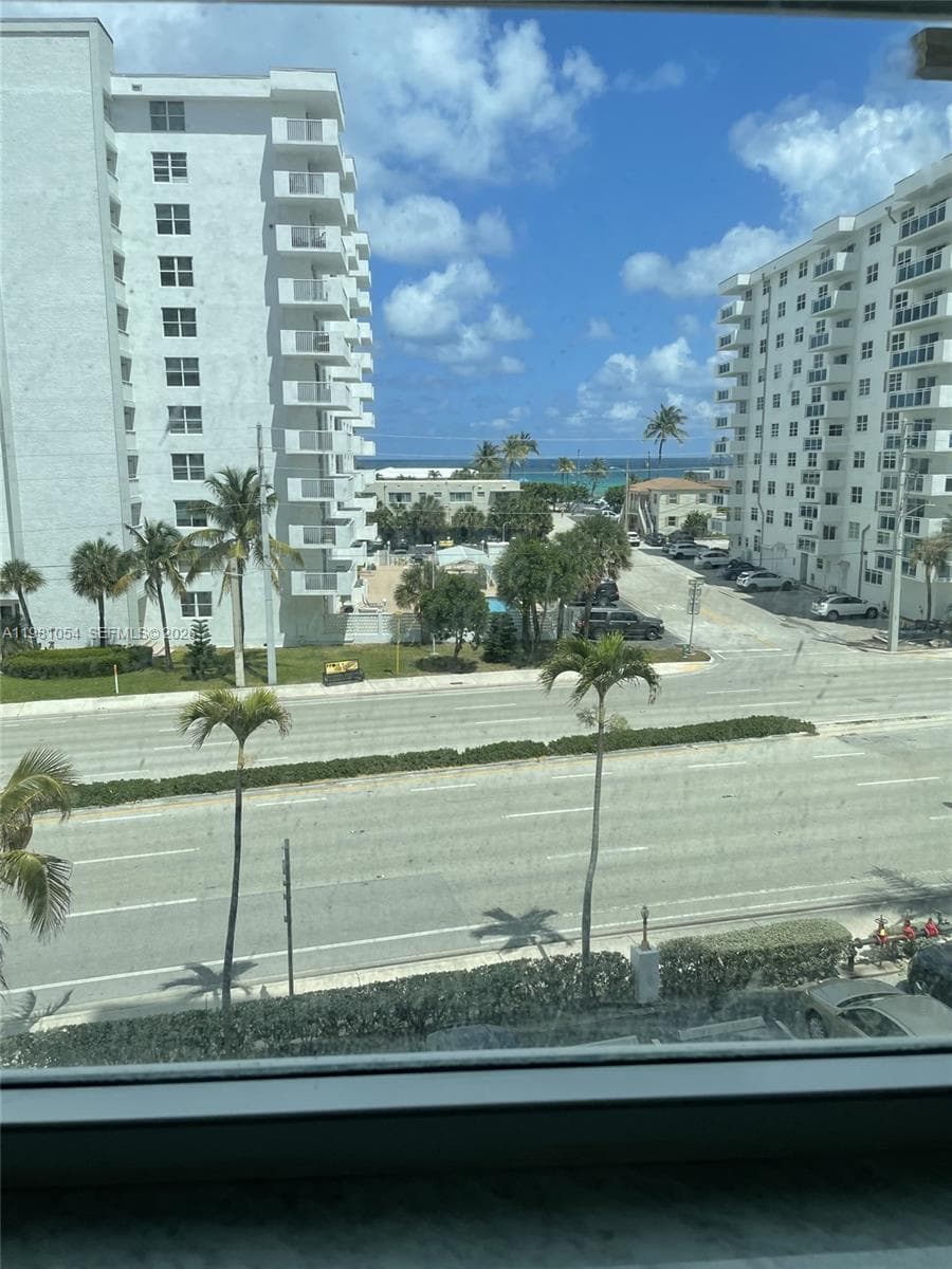 1410 S Ocean Dr 402 photo 9