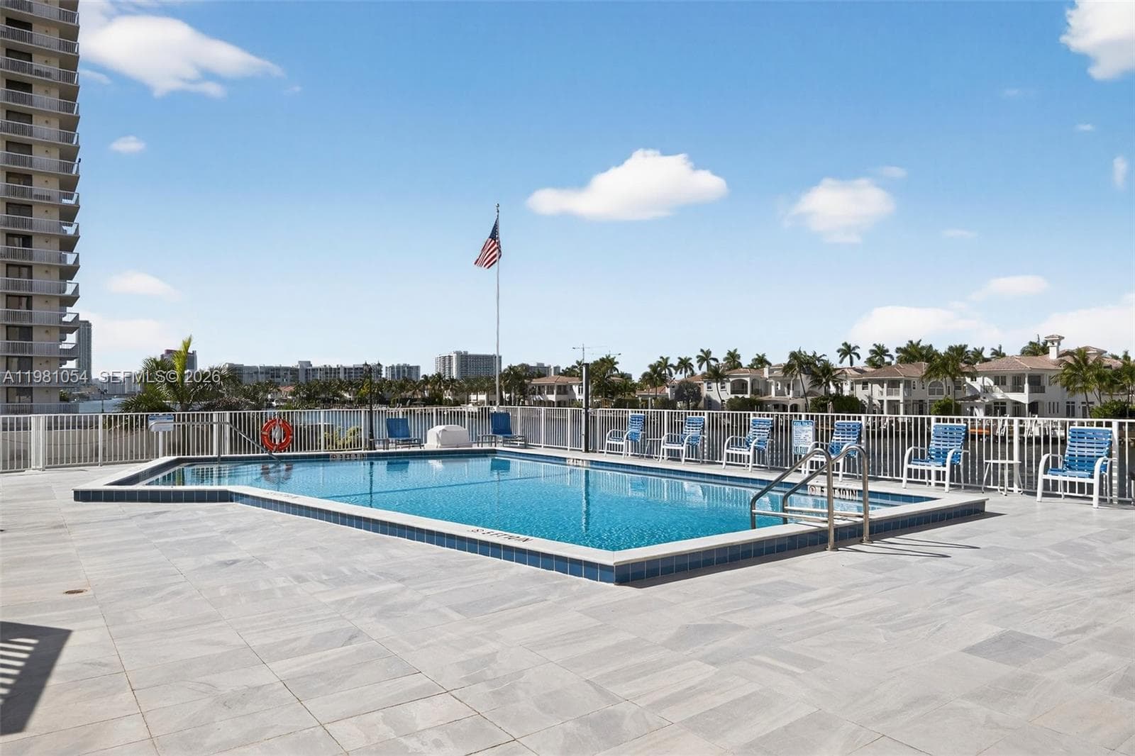 1410 S Ocean Dr 402 photo 18