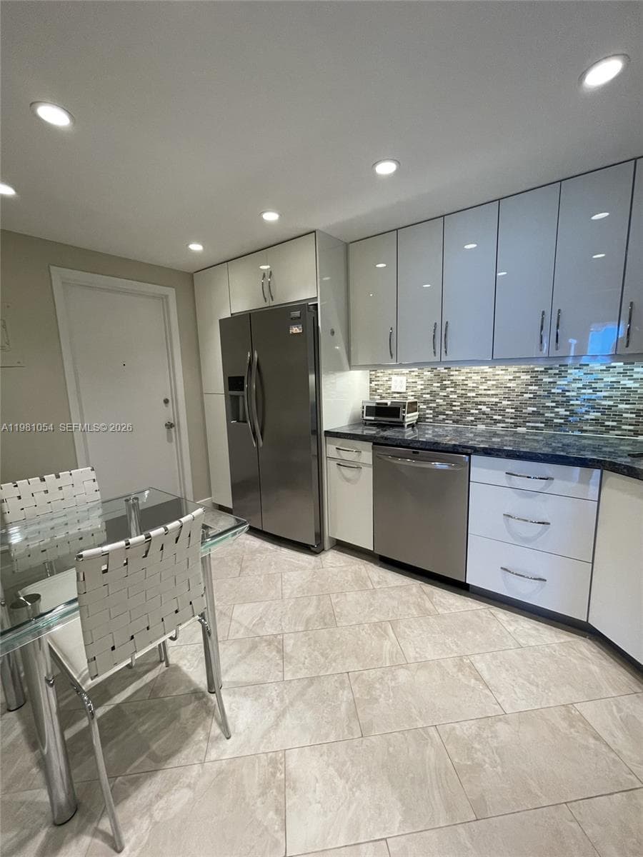 1410 S Ocean Dr 402 photo 4