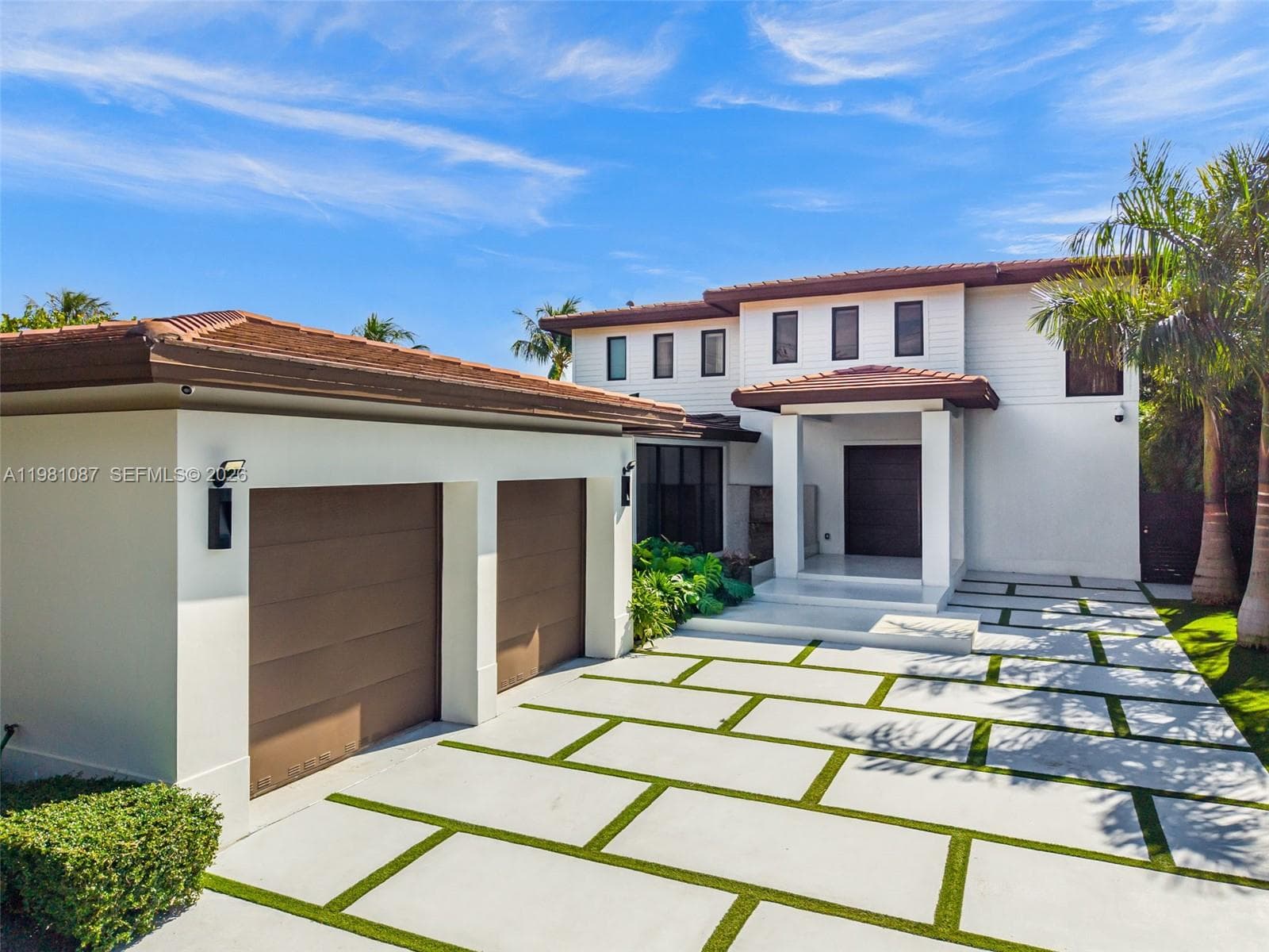 710 Shore Dr photo 2