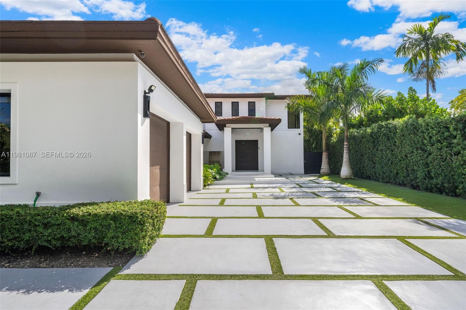 710 Shore Dr photo 3