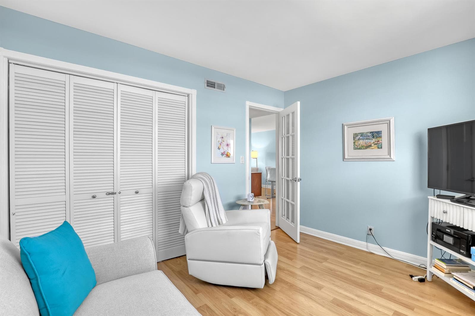 689 NE 6th Court 402 photo 16