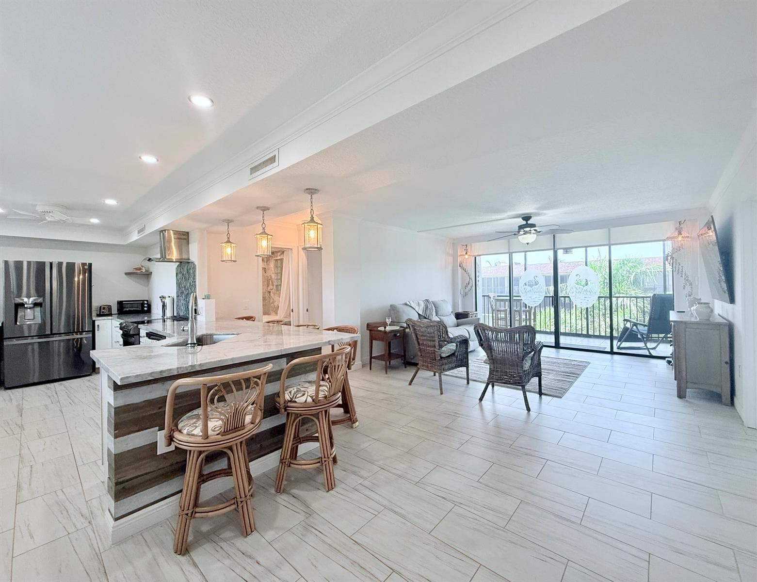 2424 N Federal Highway 407 photo 2